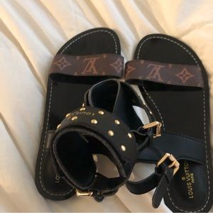 Louis Vuitton brown and black sandal size 37 US size 6. Never worn.